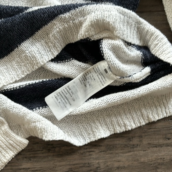 Hollister sweater - Picture 4 of 4